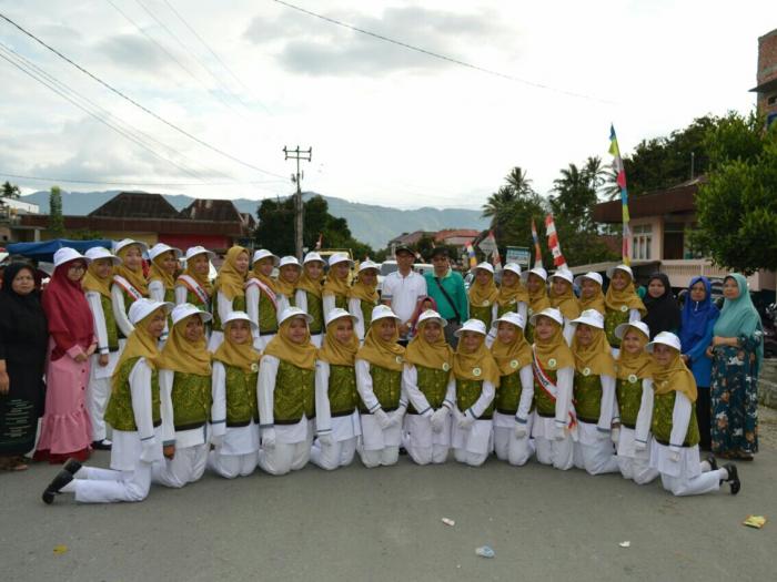 Raih Nilai Tertinggi, Barisan Indah Putri MAN 1 Kerinci Raih Peringkat Pertama.