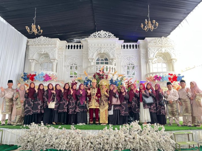 Bukti Ikatan Tak Terputus: MAN 1 Kerinci Sambangi Pernikahan Alumni di Ujung Pasir