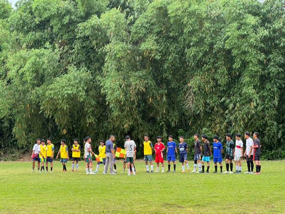 Hari Kedua Classmeeting MAN 1 Kerinci: Cabang Sepak Bola Berlangsung di Lapangan Daka Desa Sebukar