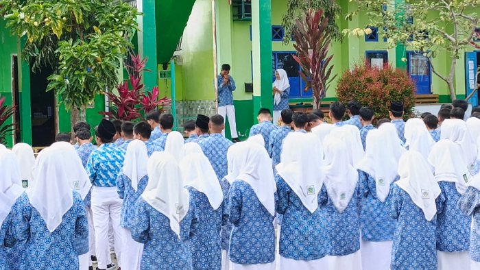 Viona Juli Zahara, Sampaikan Kultum Pagi Jelang PBM Dimulai Tanamkan Nilai Keikhlasan dan Semangat Belajar