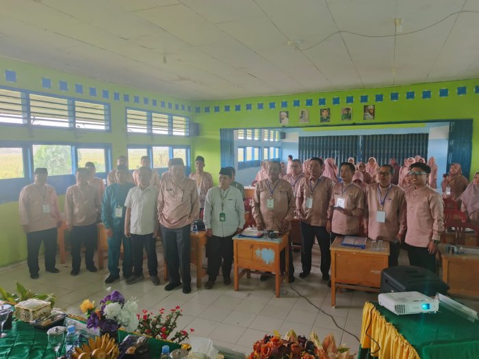 Menuju Madrasah Digital, MAN 1 Kerinci Laksanakan In House Training Bersama Penerbit Smart Pajar