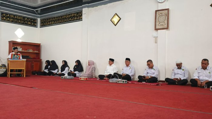 Tausiah Pelepasan Jamaah Haji MAN 1 Kerinci: Haji Bukan Sekadar Perjalanan, Tetapi Penyucian Diri