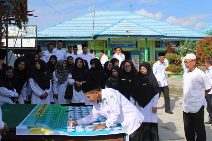 MAN 1 Kerinci Teguhkan Komitmen Anti Korupsi Melalui Penandatanganan Fakta Integritas