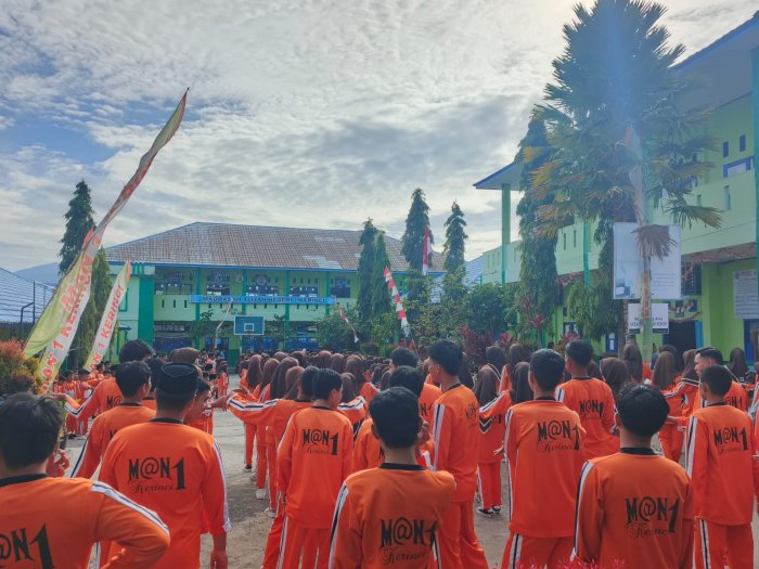 Sambut Hari dengan Semangat, Siswa MAN 1 Kerinci Laksanakan Senam Pagi Sebelum PBM Dimulai