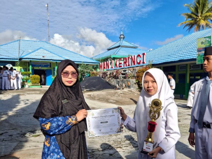 MAN 1 Kerinci Gelar Upacara Hardiknas 2026, Prestasi Siswa Jadi Sorotan
