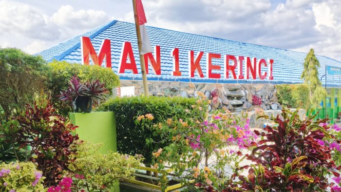 Solid dan Tuntas! Tim ZI MAN 1 Kerinci Selesaikan Dokumen ZI Tepat Waktu