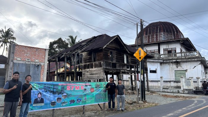 OSIM MAN 1 Kerinci Turut Berperan dalam Pemasangan Spanduk SPMB di Berbagai Titik Strategis