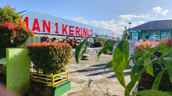 Siswa MAN 1 Kerinci Gelar Yasinan Sebelum PBM Dimulai Siswa MAN 1 Kerinci Gelar Yasinan Sebelum PBM Dimulai