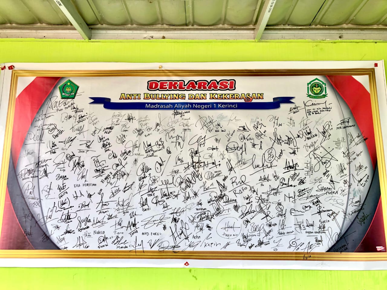 MAN 1 Kerinci Luncurkan Petisi Anti-Bullying Melalui Spanduk Deklarasi