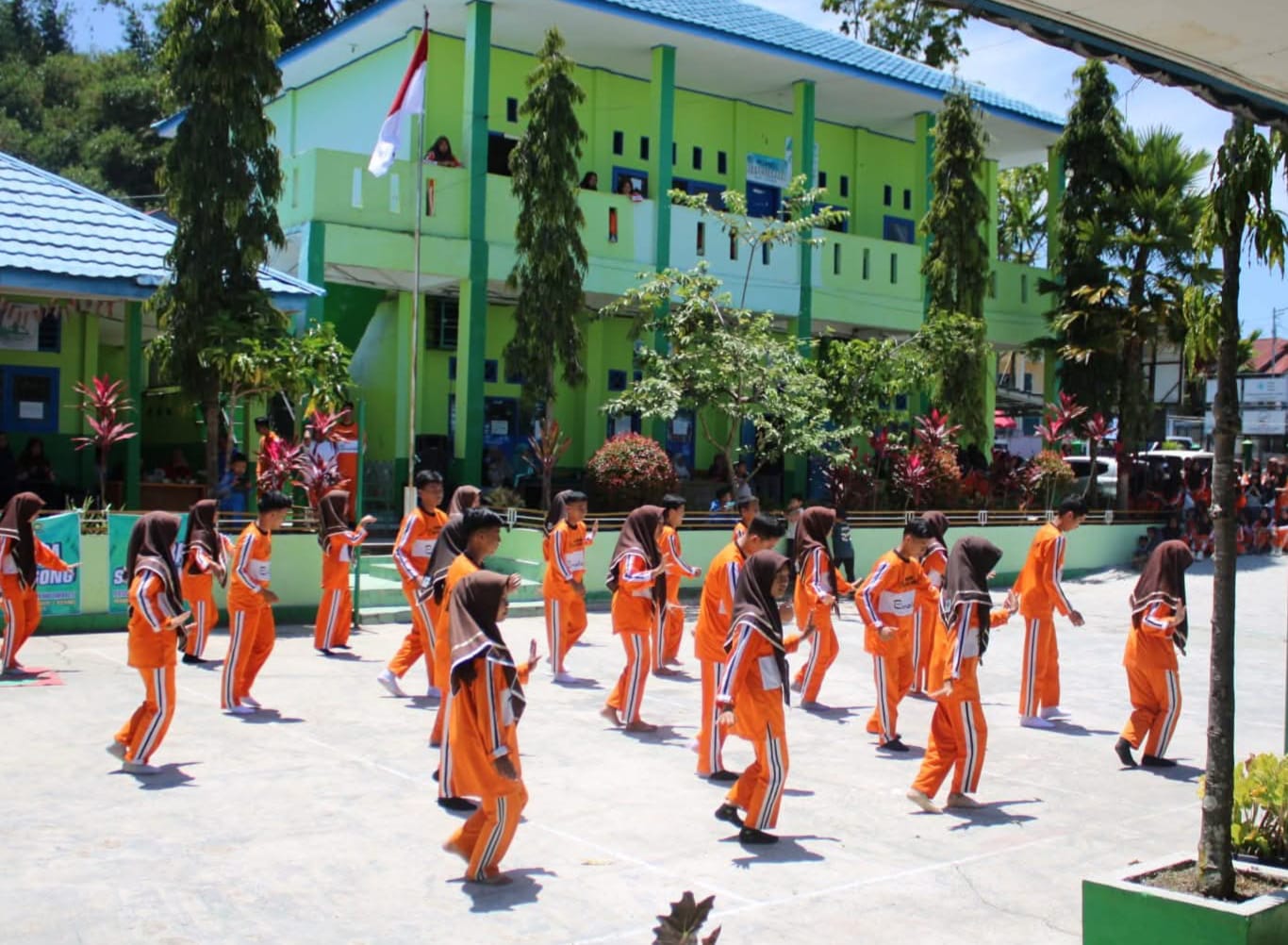 Semangat Pagi! MAN 1 Kerinci Gelar Senam Bersama Sebelum PBM Dimulai