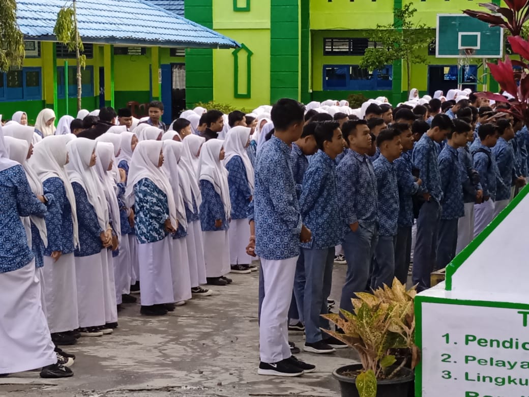 Menyikapi Maraknya Kenakalan Remaja, Wakabid Kesiswaan MAN 1 Kerinci Berikan Nasehat kepada Siswa.