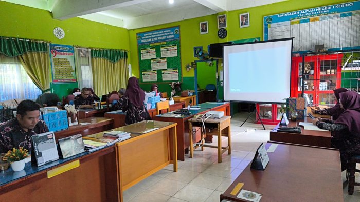 Rapat Evaluasi ZI 2026 di MAN 1 Kerinci Fokus pada Evaluasi Per Zona