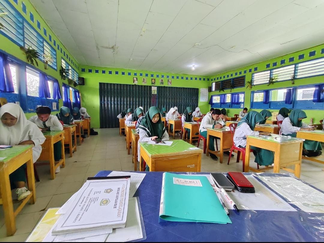 Siswa MAN 1 Kerinci Tanggapi dan Sambut Postif Ujian Akhir Semester Berbasis Online