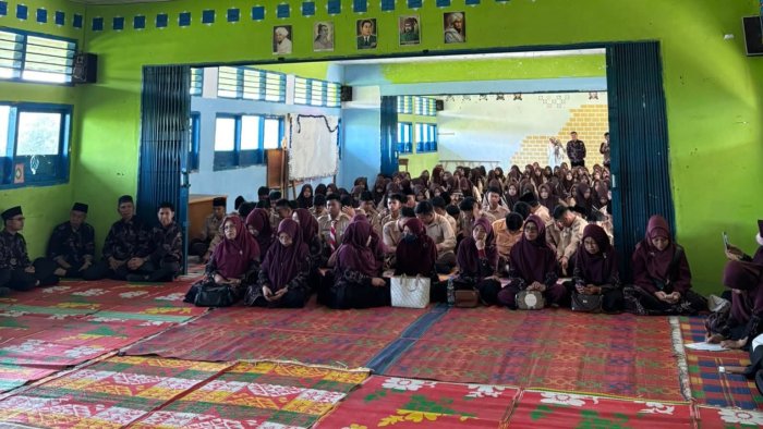 Aula MAN 1 Kerinci Berkumandang Tausiyah Isra Miraj yang Menggugah Iman