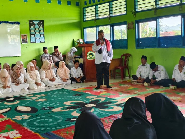 MAN 1 Kerinci Peringati Maulid Nabi Muhammad SAW Bersama Ustadz Ifwan Alghiffari, S.Pt.