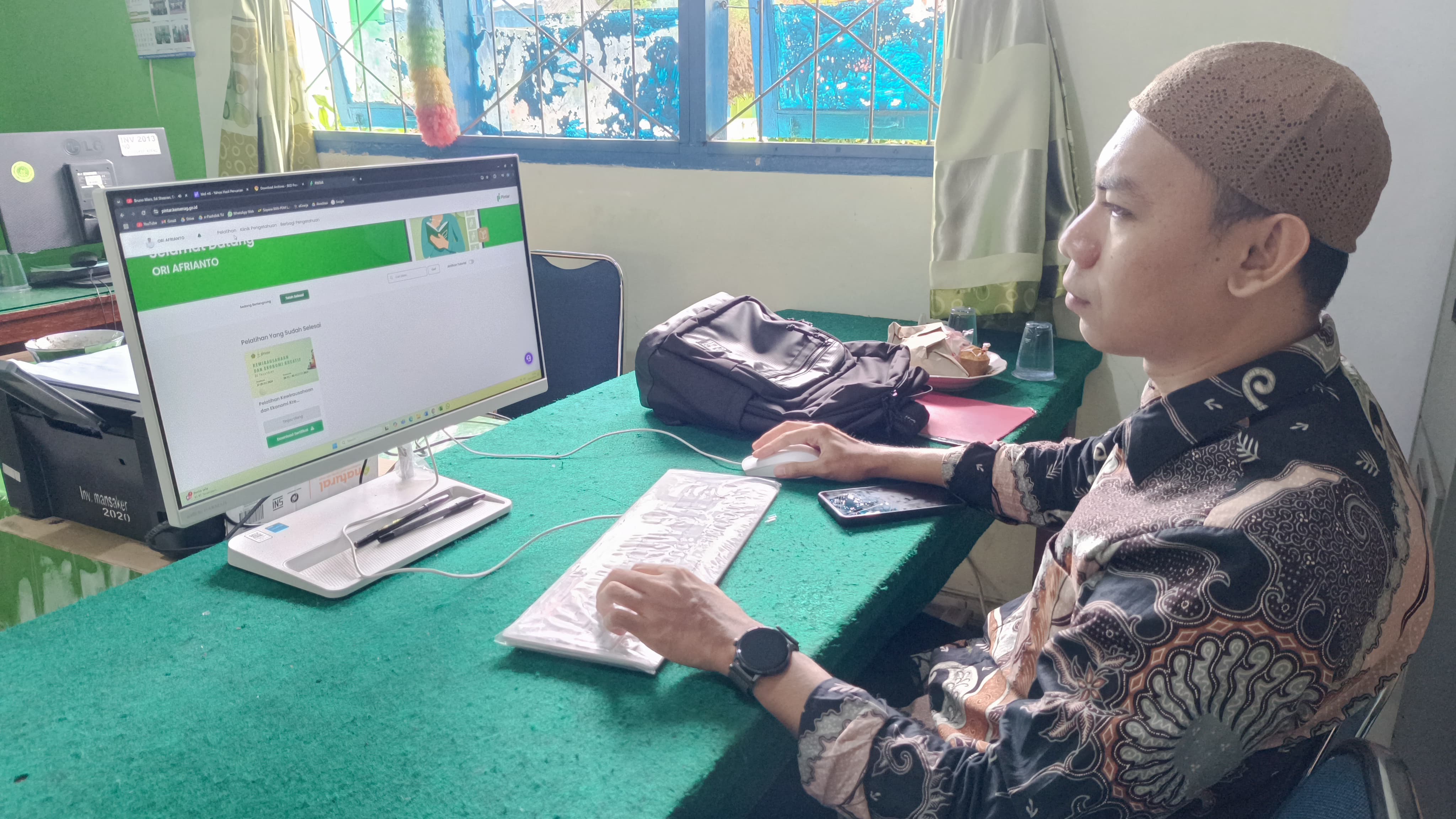 Guru dan Tata Usaha MAN 1 Kerinci Ikuti Diklat Online untuk Tingkatkan Kompetensi