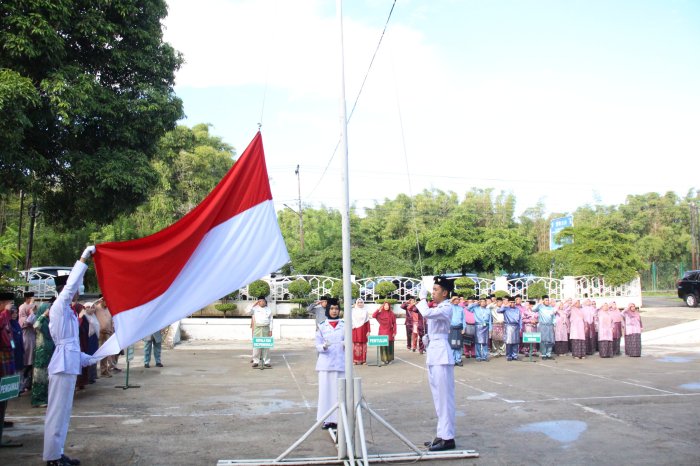 Apresiasi Tinggi! Siswa MAN 1 Kerinci Kibarkan Merah Putih di Kemenag Kerinci
