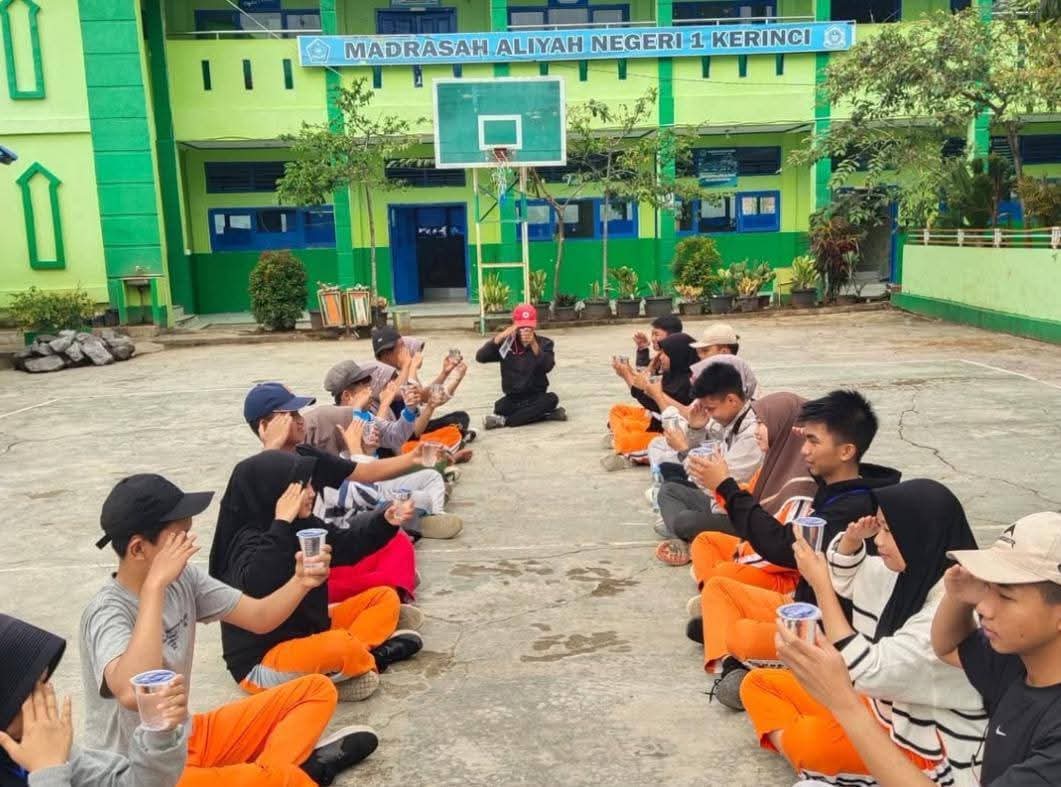 Ekstrakurikuler Paskibra MAN 1 Kerinci Gelar Latihan Rutin Sore Hari