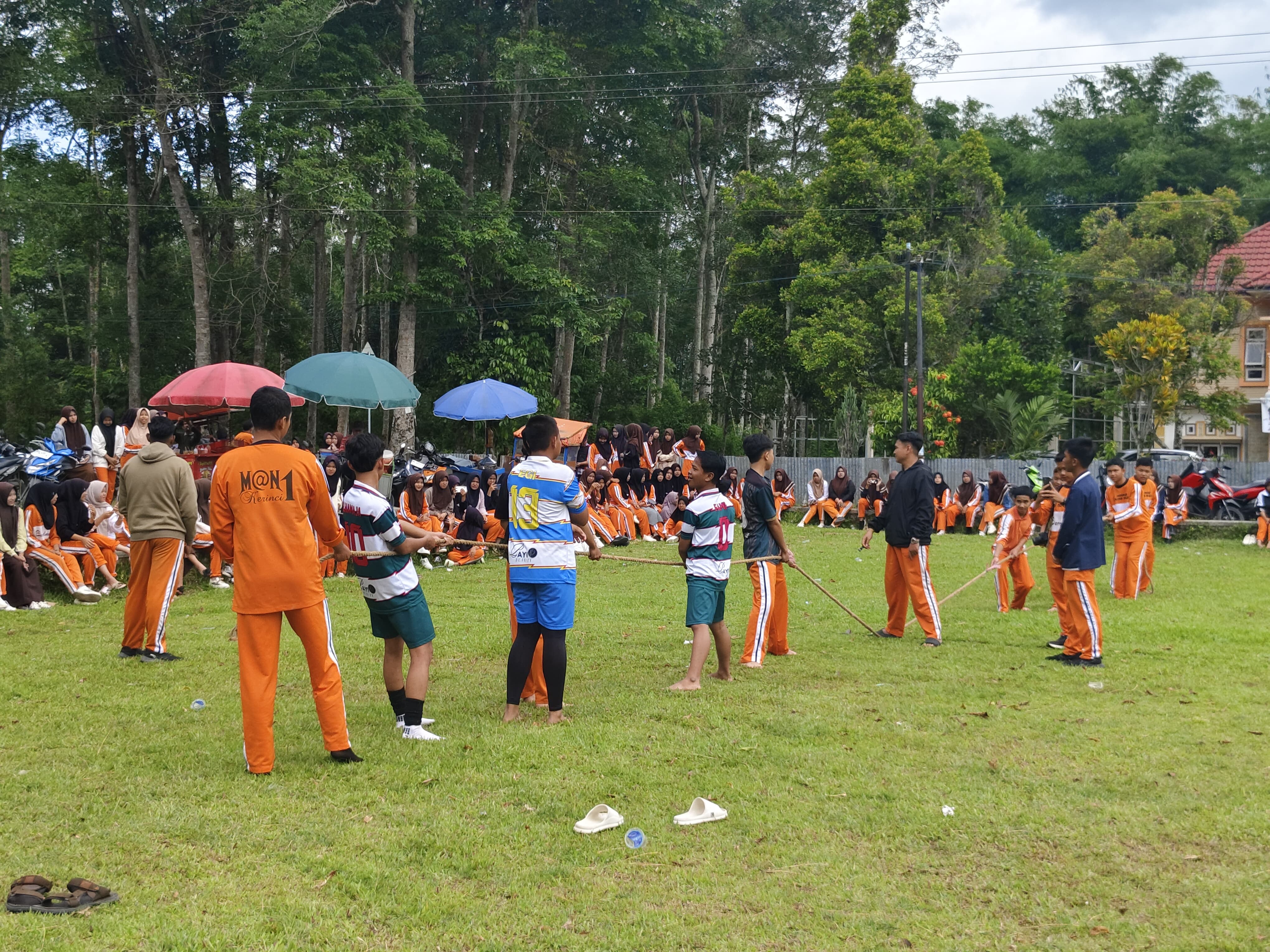 Hari Ketiga Classmeeting MAN 1 Kerinci: Lomba Tarik Tambang dan Semifinal Sepak Bola Meriahkan Kegiatan