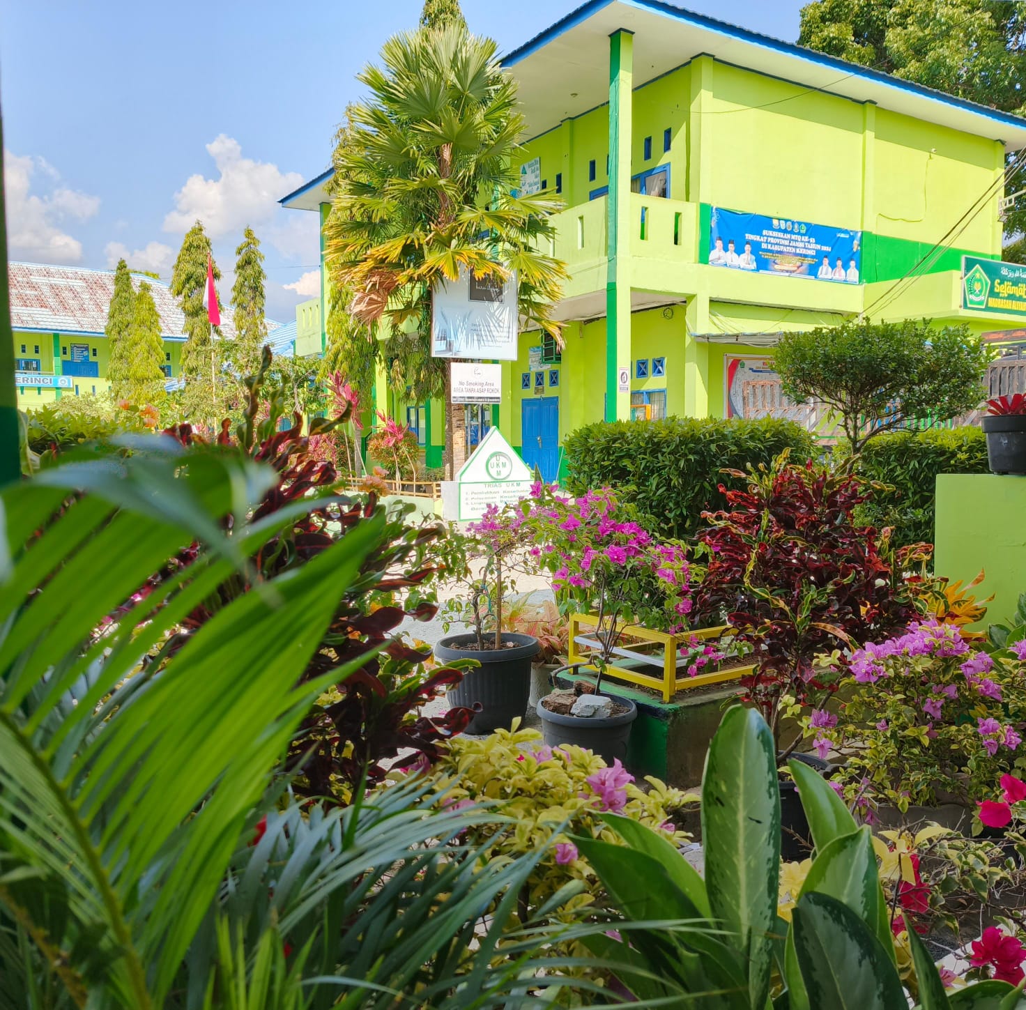 Lomba Kelas Asri: Siswa MAN 1 Kerinci Tunjukkan Kreativitas dalam Menciptakan Lingkungan Belajar yang bersih dan Sehat