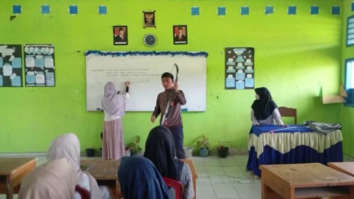 Rohis Al-Ikhlas MAN 1 Kerinci melaksanakan kegiatan Sunnah Memanah sebagai bagian dari pembinaan keislaman