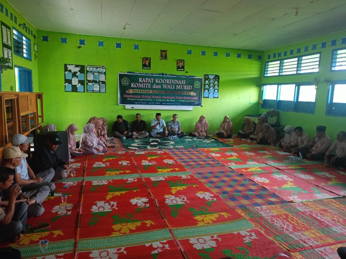 Bangun Sinergi Menuju Madrasah Hebat Bermartabat, MAN 1 Kerinci Gelar Rapat Koordinasi Komite dan Wali Murid