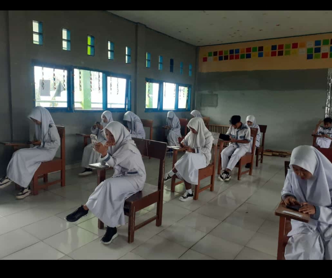 Hari Pertama Ujian PAS Ganjil Berbasis Android di MAN 1 Kerinci Berjalan dengan Lancar